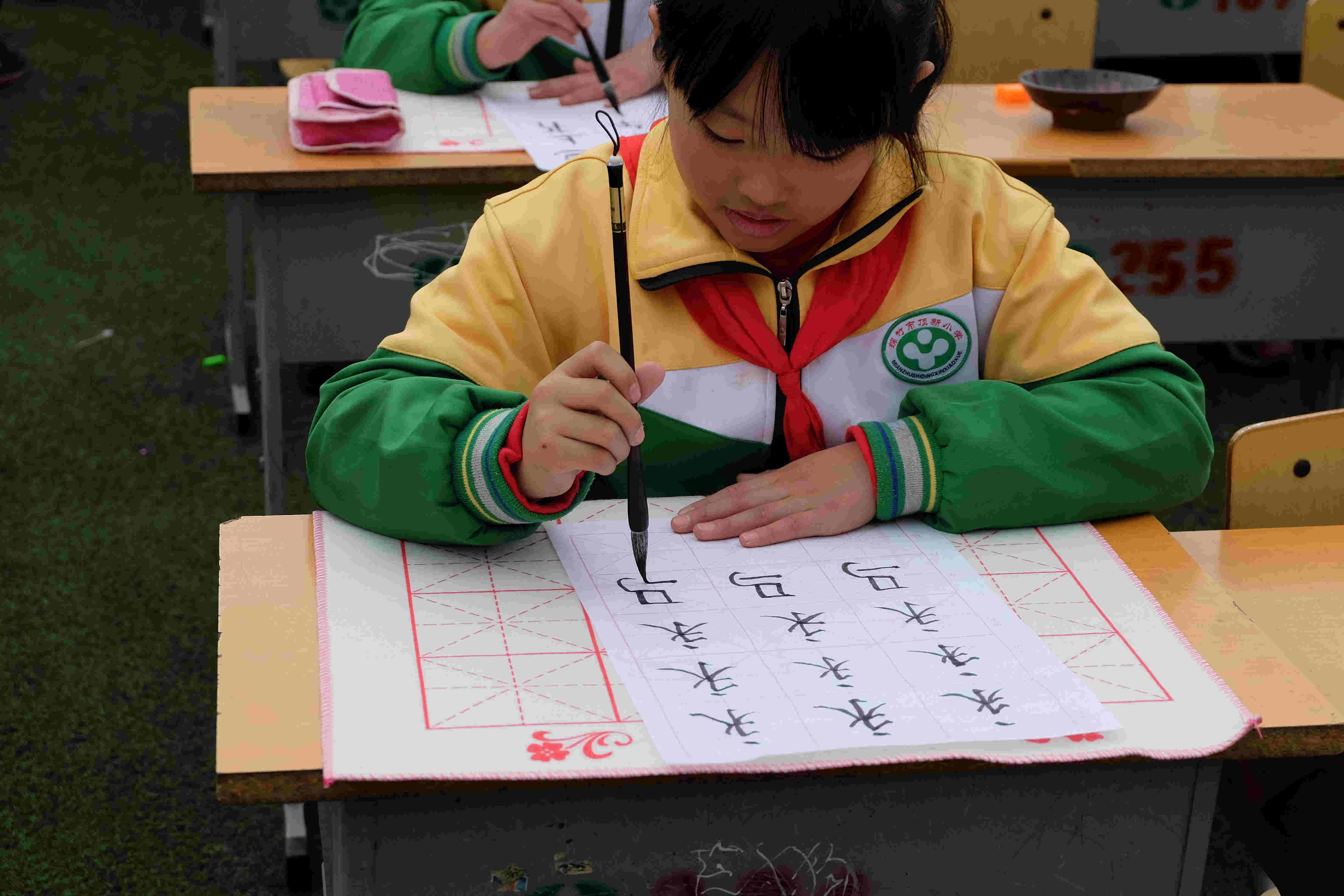 墨醉顶新书香浓-绵竹市顶新小学书法活动